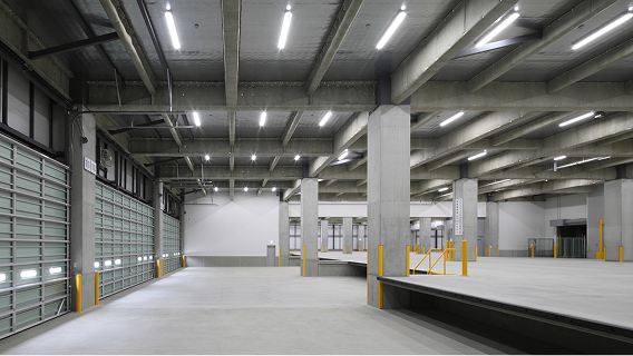 倉庫内部の様子